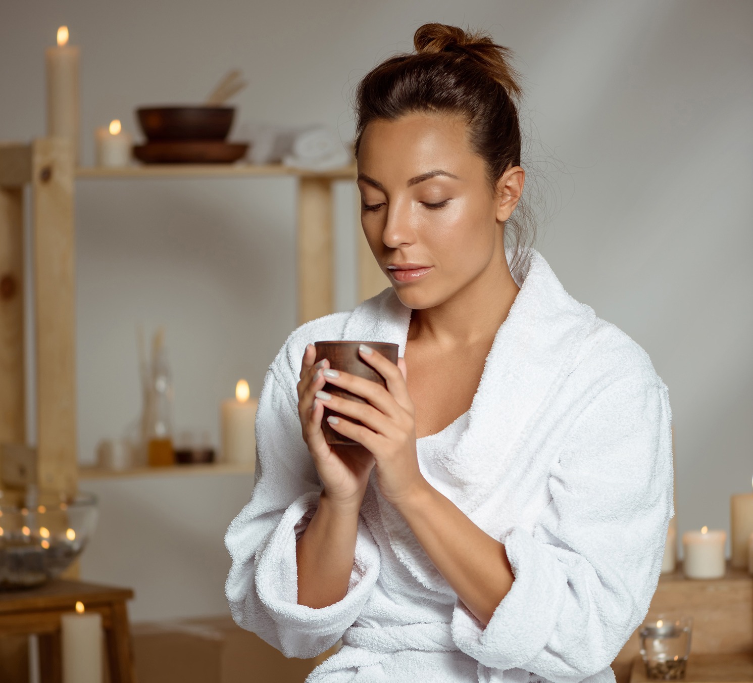 nainen kauneushoitolassa