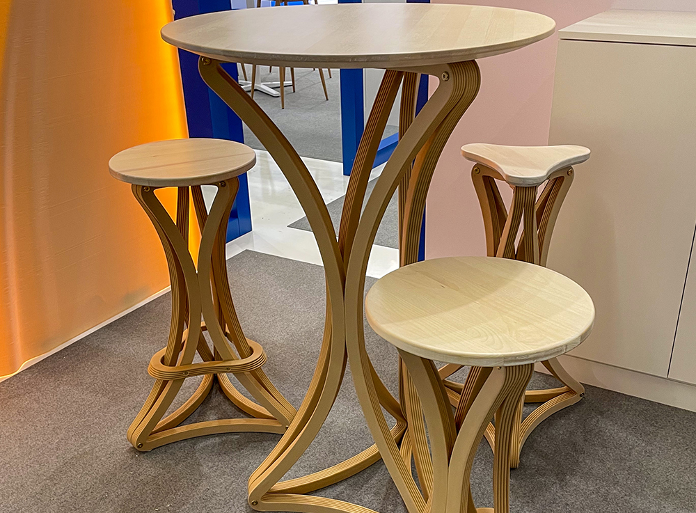 The bar table and stools as presented at Formnext 2024.