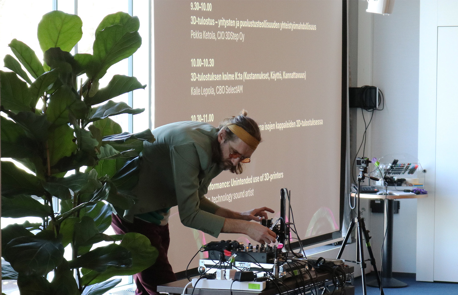 Sound artist and creative engineer Basti Kuhz performing his piece Unintended Use of 3D Printers.